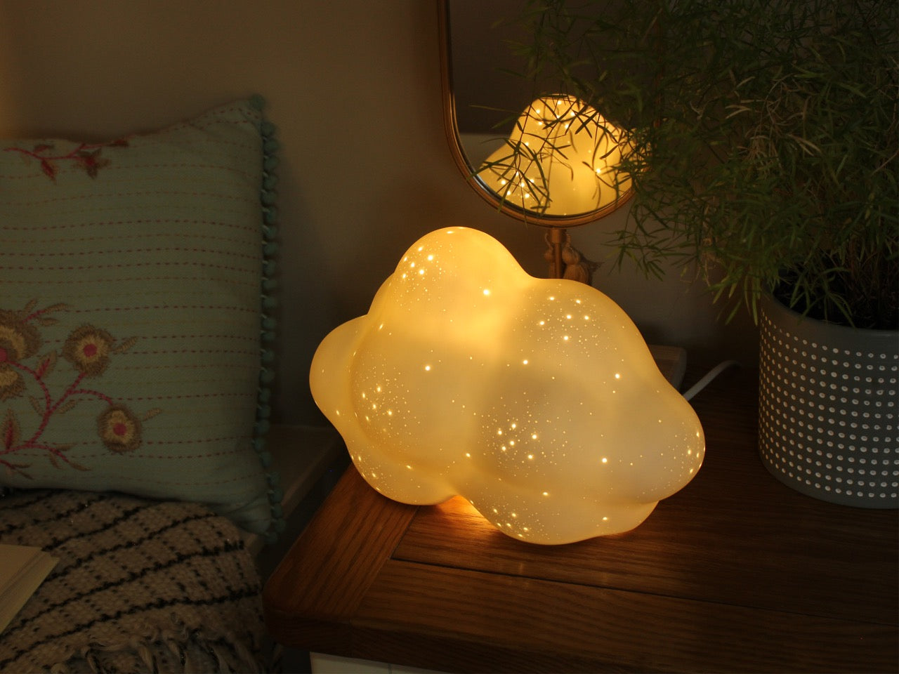 White Glazed Cloud Table Lamp with Light-Transmitting Dot Details – Soft Ambient Glow