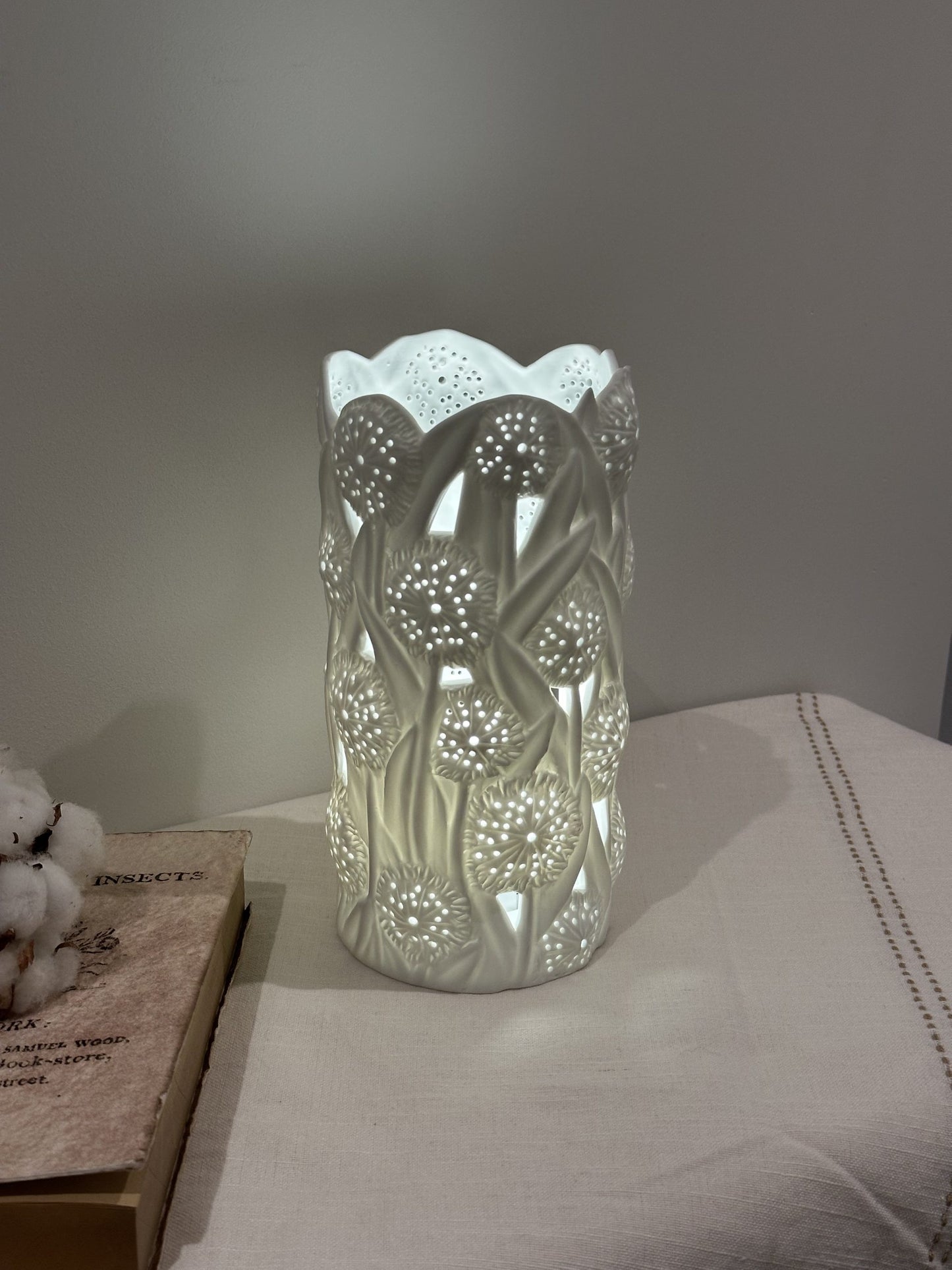 Dandelion 3D Textured Ceramic Touch Lamp – Rechargeable & Dimmable