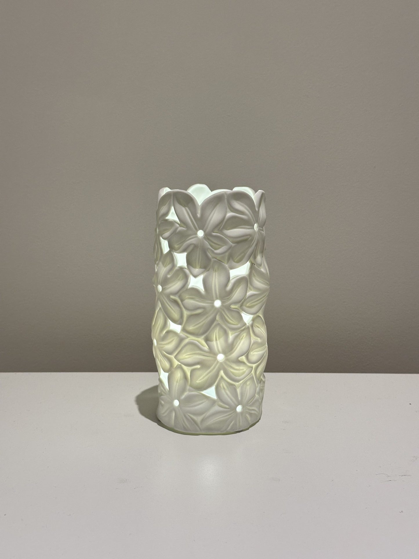 Plumeria 3D Textured Ceramic Touch Lamp – Rechargeable & Dimmable