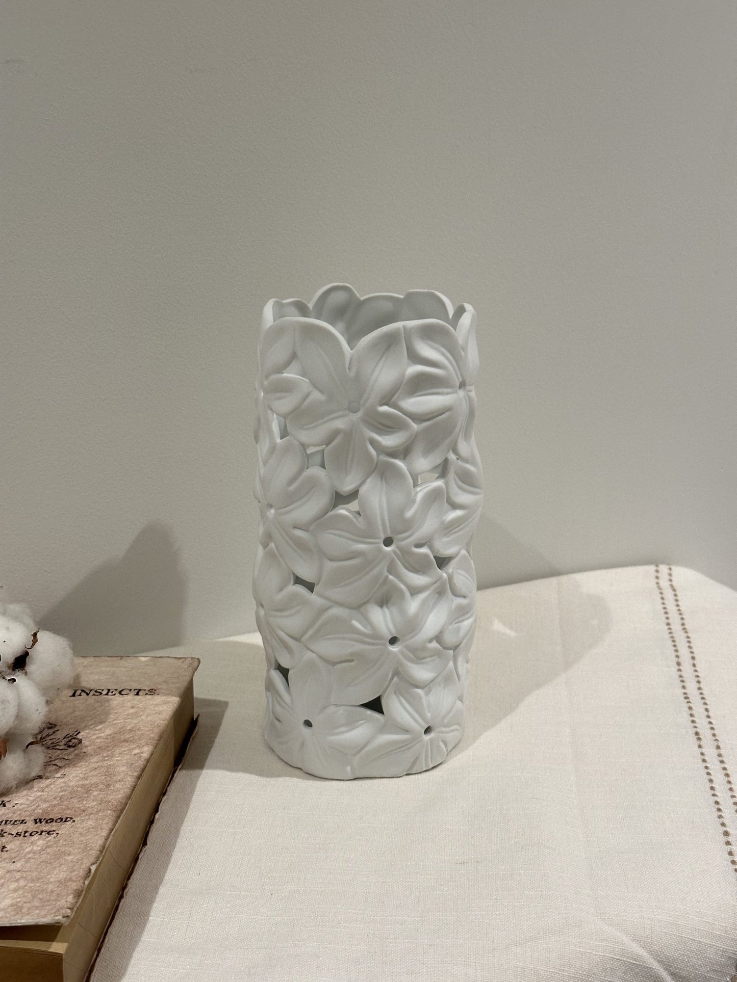 Plumeria 3D Textured Ceramic Touch Lamp – Rechargeable & Dimmable