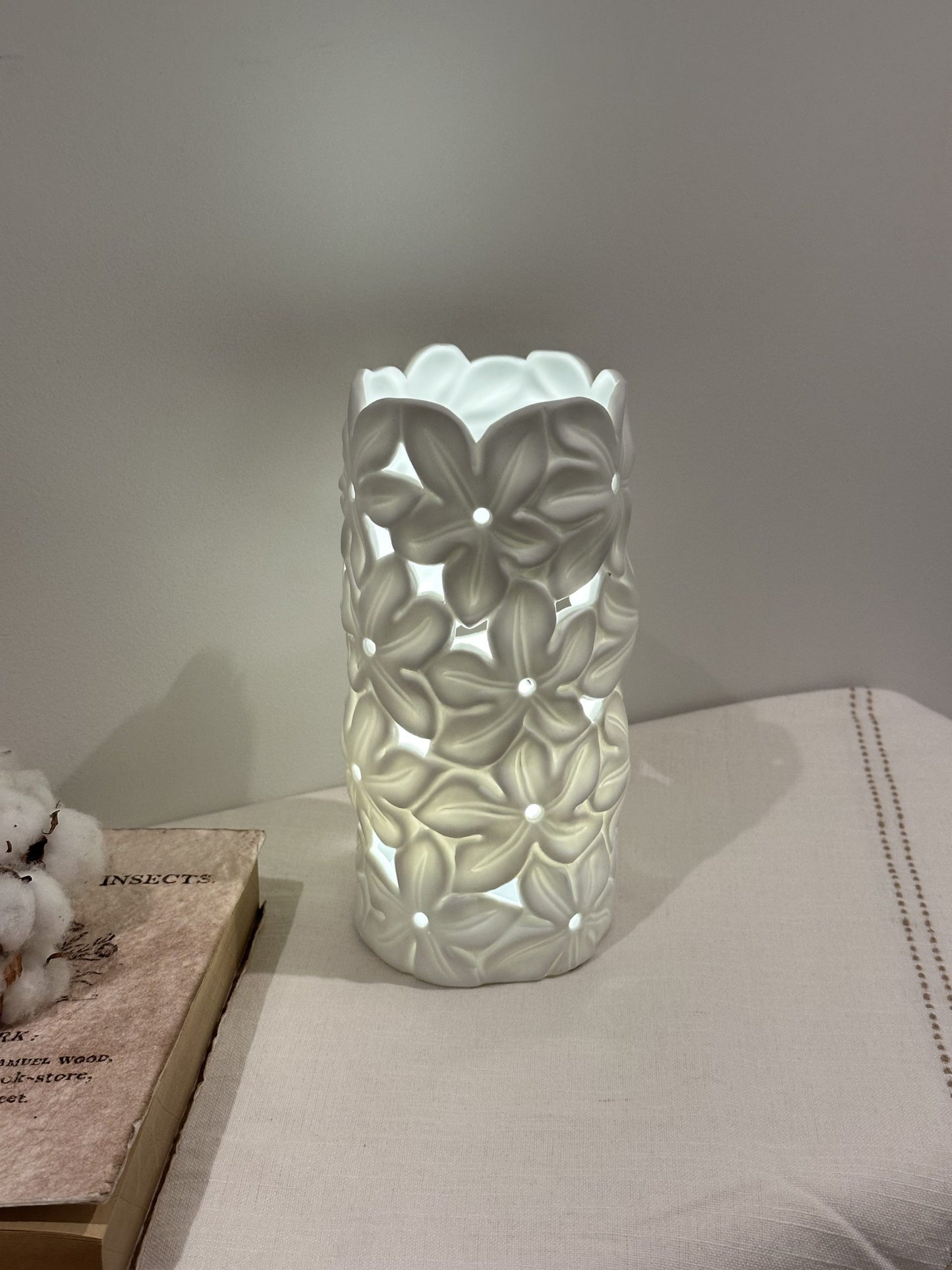 Plumeria 3D Textured Ceramic Touch Lamp – Rechargeable & Dimmable