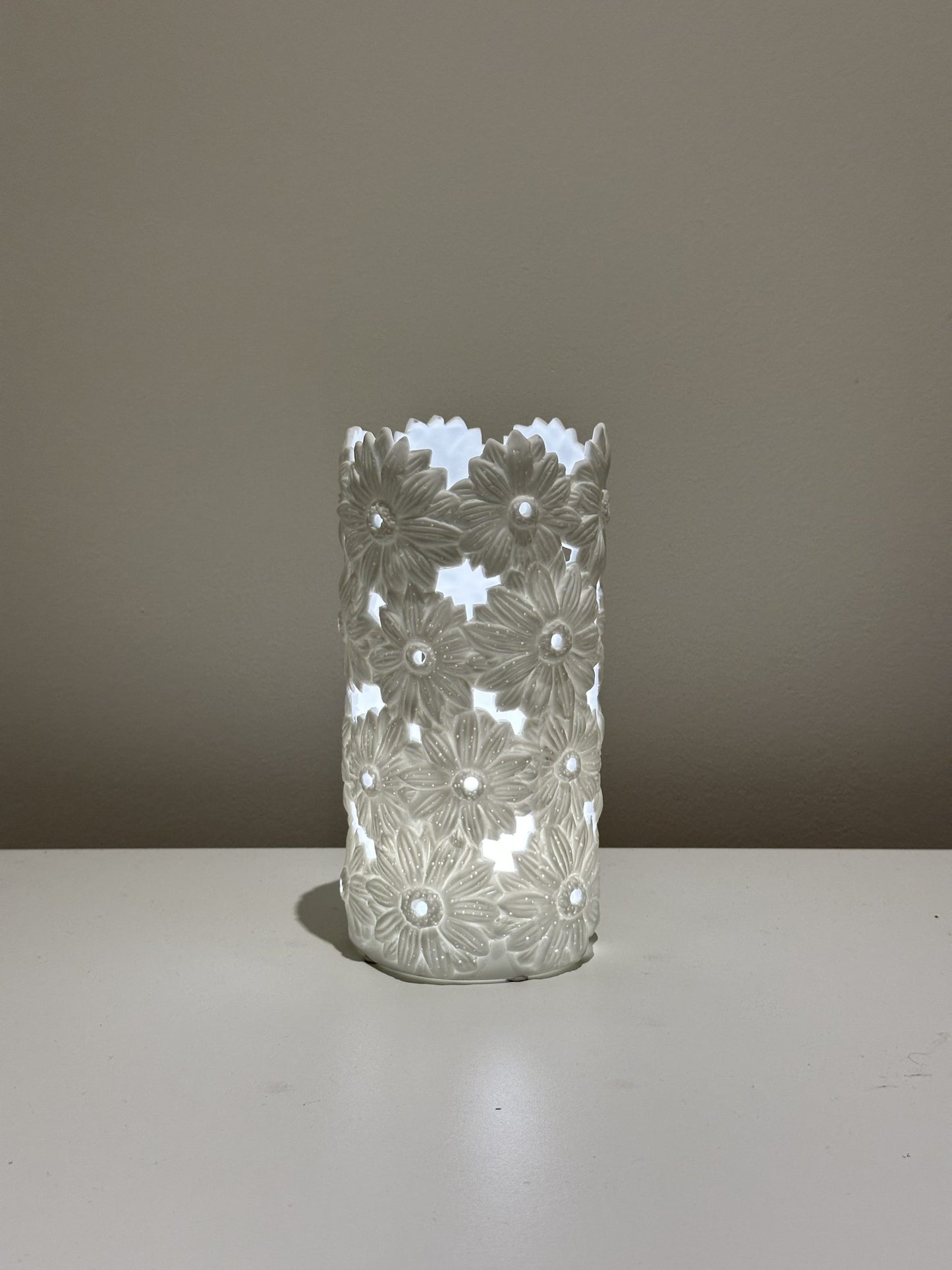 Daisies 3D Textured Ceramic Touch Lamp – Rechargeable & Dimmable